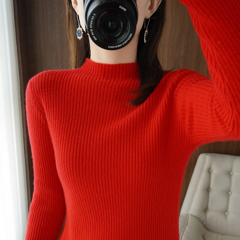 Damen Luxus-Feinstrickpullover mit schmaler Rippenstruktur und kurzem Stehkragen Nord Taschen