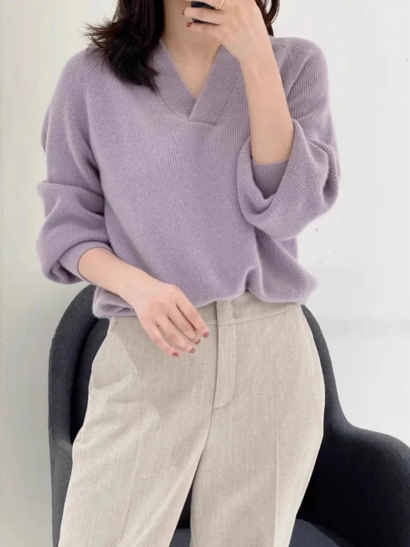 Damen Lockerer V‑Ausschnitt-Pullover aus feinem Rippenstrick mit überschnittener Schulter Nord Taschen