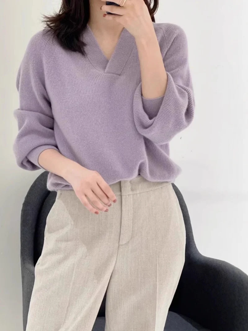 Damen Lockerer V‑Ausschnitt-Pullover aus feinem Rippenstrick mit überschnittener Schulter Nord Taschen