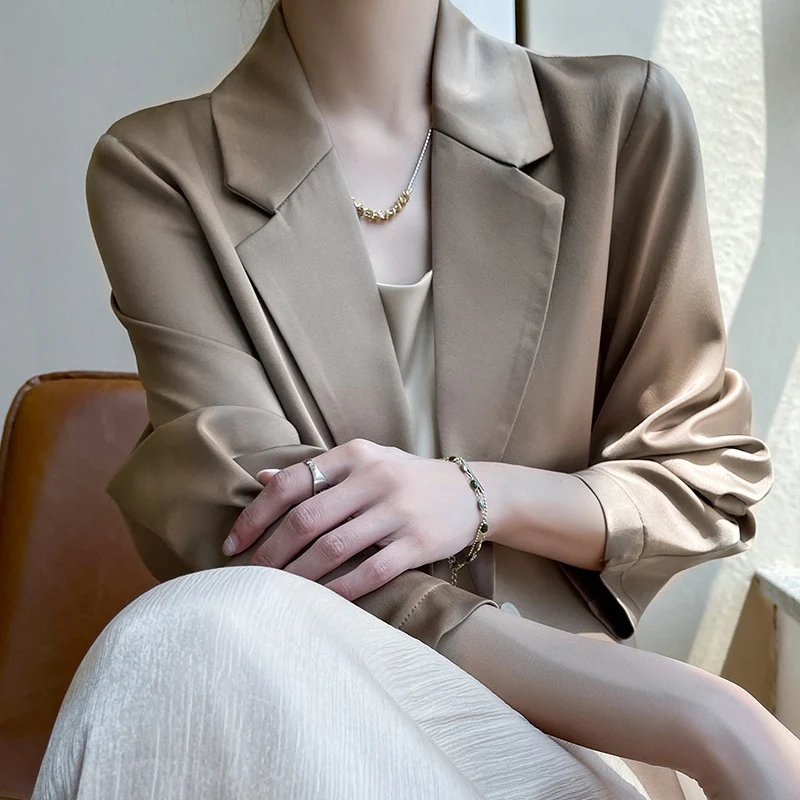 Damen Leichttaillierter Longblazer mit Knopfverschluss und Flap‑Taschen Nord Taschen