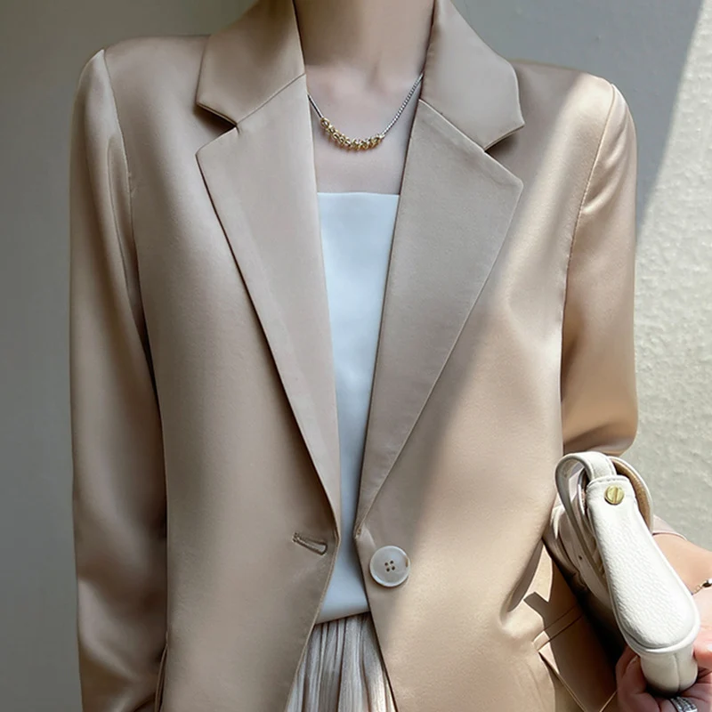 Damen Leichttaillierter Longblazer mit Knopfverschluss und Flap‑Taschen Nord Taschen