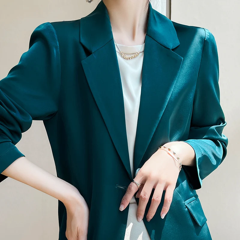Damen Leichttaillierter Longblazer mit Knopfverschluss und Flap‑Taschen Nord Taschen