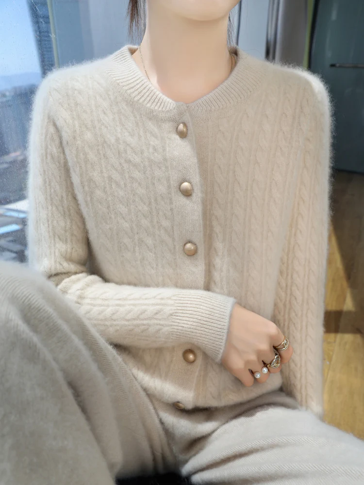 Damen Leichter Zopfstrick-Cardigan in Mohair‑Optik mit dekorativen Perlmuttknöpfen Nord Taschen