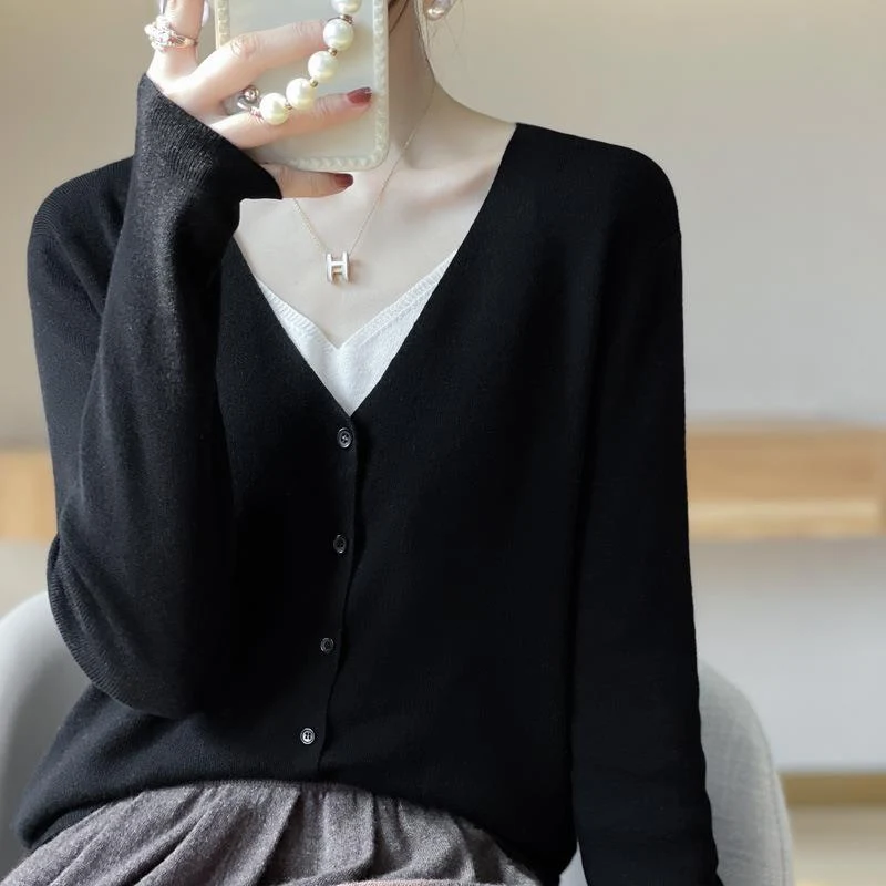 Damen Leichter V‑Ausschnitt‑Cardigan mit kastiger Silhouette und Kaschmir‑Optik Nord Taschen