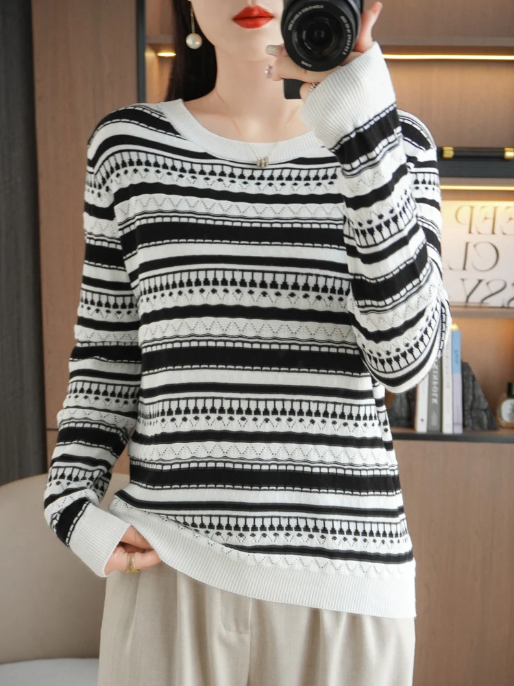 Damen Leichter Rundhals-Feinstrickpullover mit geometrischem Ajourstreifenmuster Nord Taschen