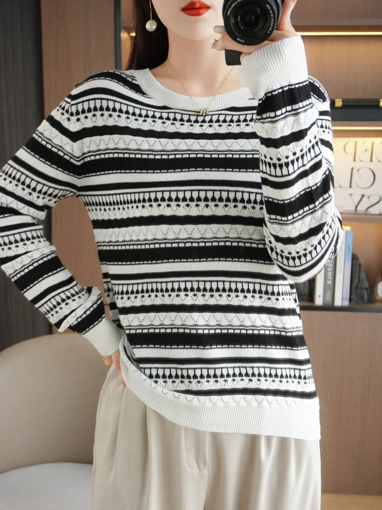Damen Leichter Rundhals-Feinstrickpullover mit geometrischem Ajourstreifenmuster Nord Taschen