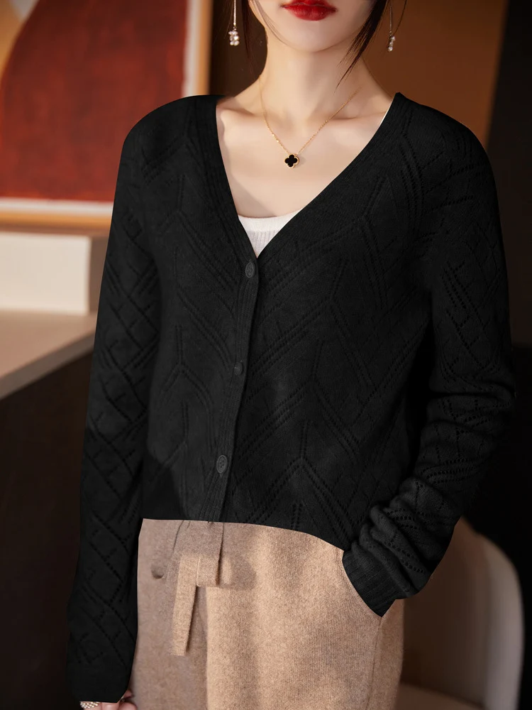 Damen Leichter Ajourcardigan mit geometrischer Lochstruktur und kastiger Kurzform Nord Taschen