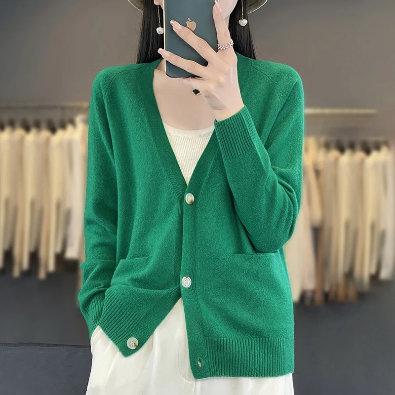 Damen Lässiger Feinstrick-Cardigan mit V‑Ausschnitt, Eingrifftaschen und breitem Rippbund Nord Taschen