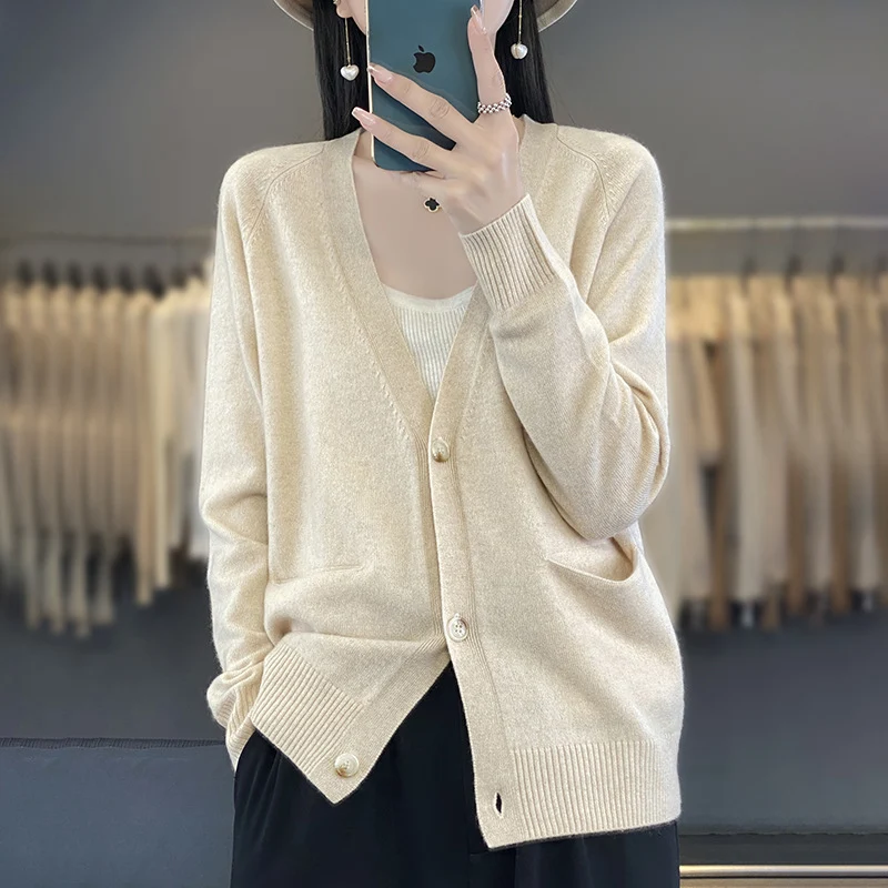 Damen Lässiger Feinstrick-Cardigan mit V‑Ausschnitt, Eingrifftaschen und breitem Rippbund Nord Taschen
