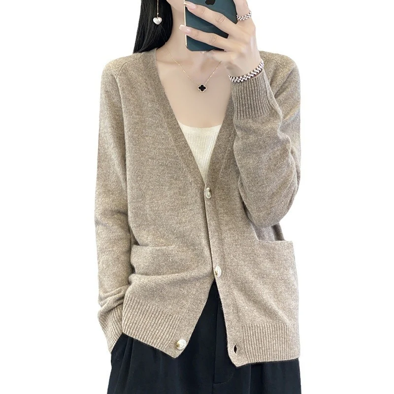 Damen Lässiger Feinstrick-Cardigan mit V‑Ausschnitt, Eingrifftaschen und breitem Rippbund Nord Taschen