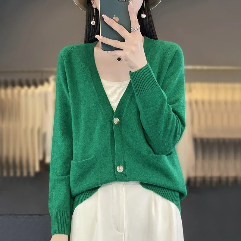 Damen Lässiger Feinstrick-Cardigan mit V‑Ausschnitt, Eingrifftaschen und breitem Rippbund Nord Taschen