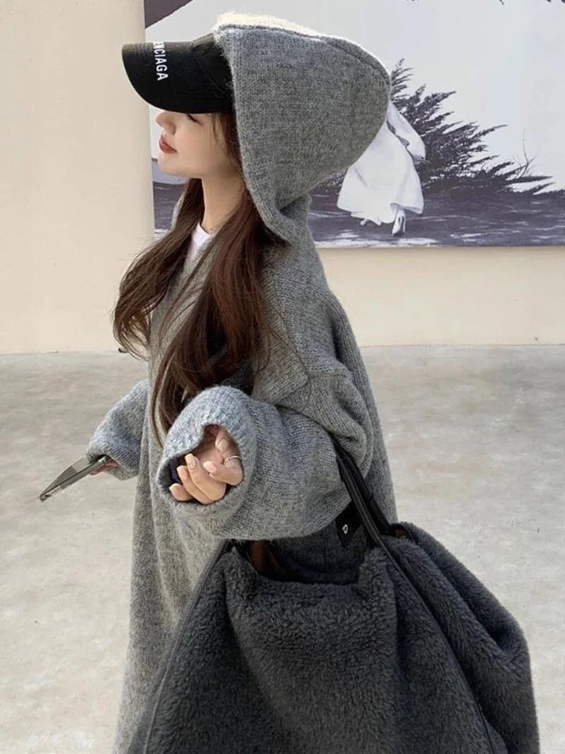 Damen Langes Kapuzen‑Strickkleid aus Wollmix mit relaxter Oversize‑Silhouette und geripptem Saum Nord Taschen