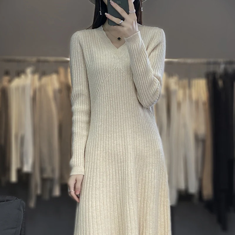 Damen Langes geripptes Strickmidikleid mit taillierter Silhouette und A‑Linien-Rock Nord Taschen