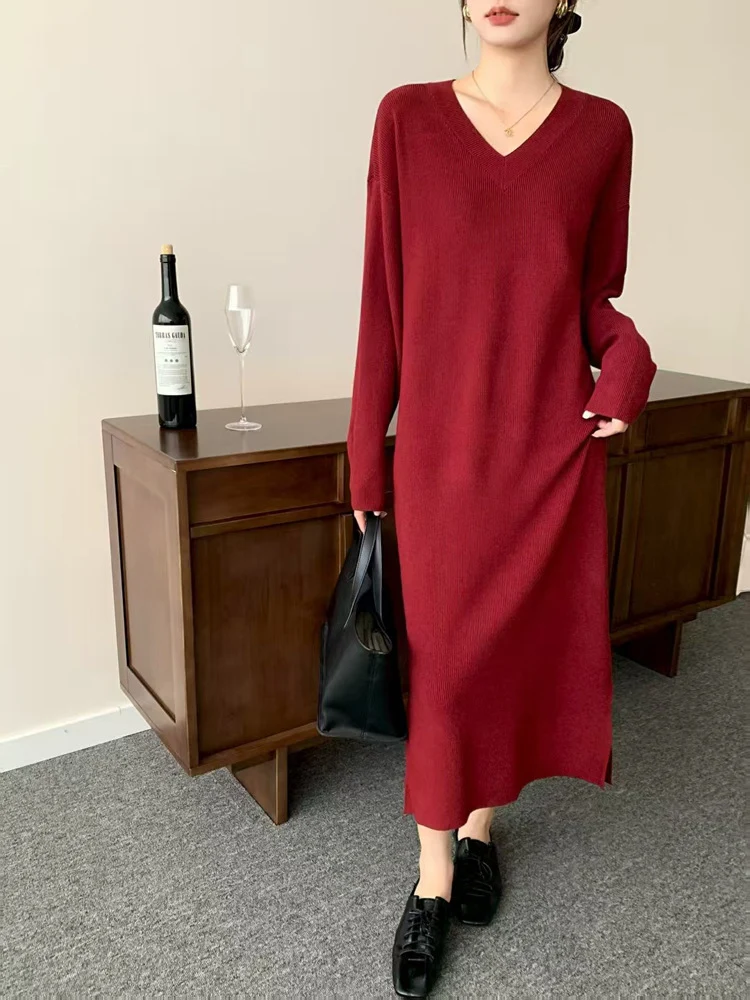 Damen Langes Feinstrick-Midikleid mit V‑Ausschnitt, Seitenschlitz und entspannter Silhouette Nord Taschen
