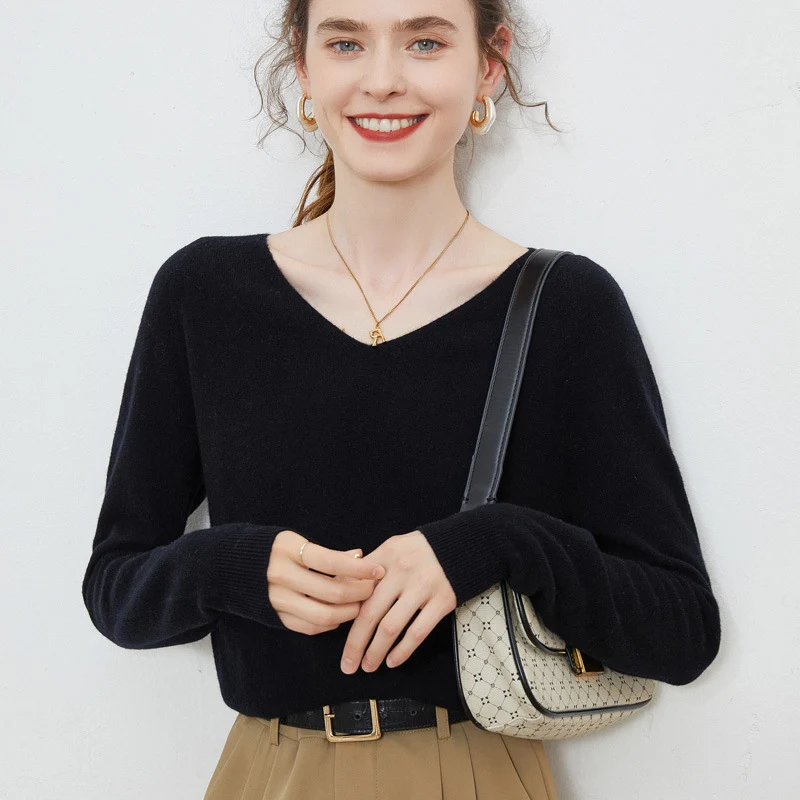 Damen Kuscheliger V‑Ausschnitt Feinstrickpullover aus Mohair‑Mix mit flauschiger Oberfläche Nord Taschen