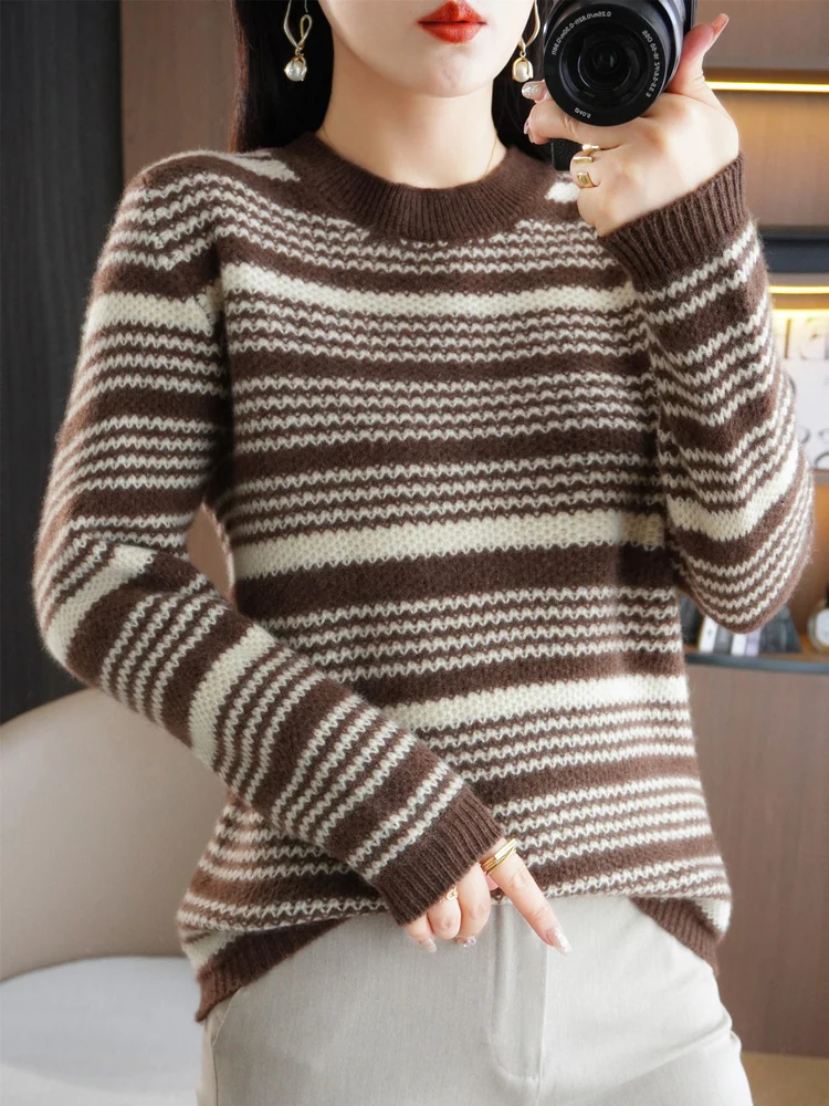 Damen Kuscheliger Streifenpullover aus Mohair‑Optik mit kastiger Passform und Rundhalsausschnitt Nord Taschen