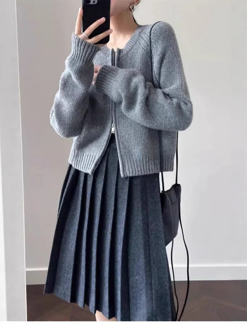 Damen Kurzjacke aus softem Feinstrick mit durchgehendem Reißverschluss und geripptem Saum Nord Taschen