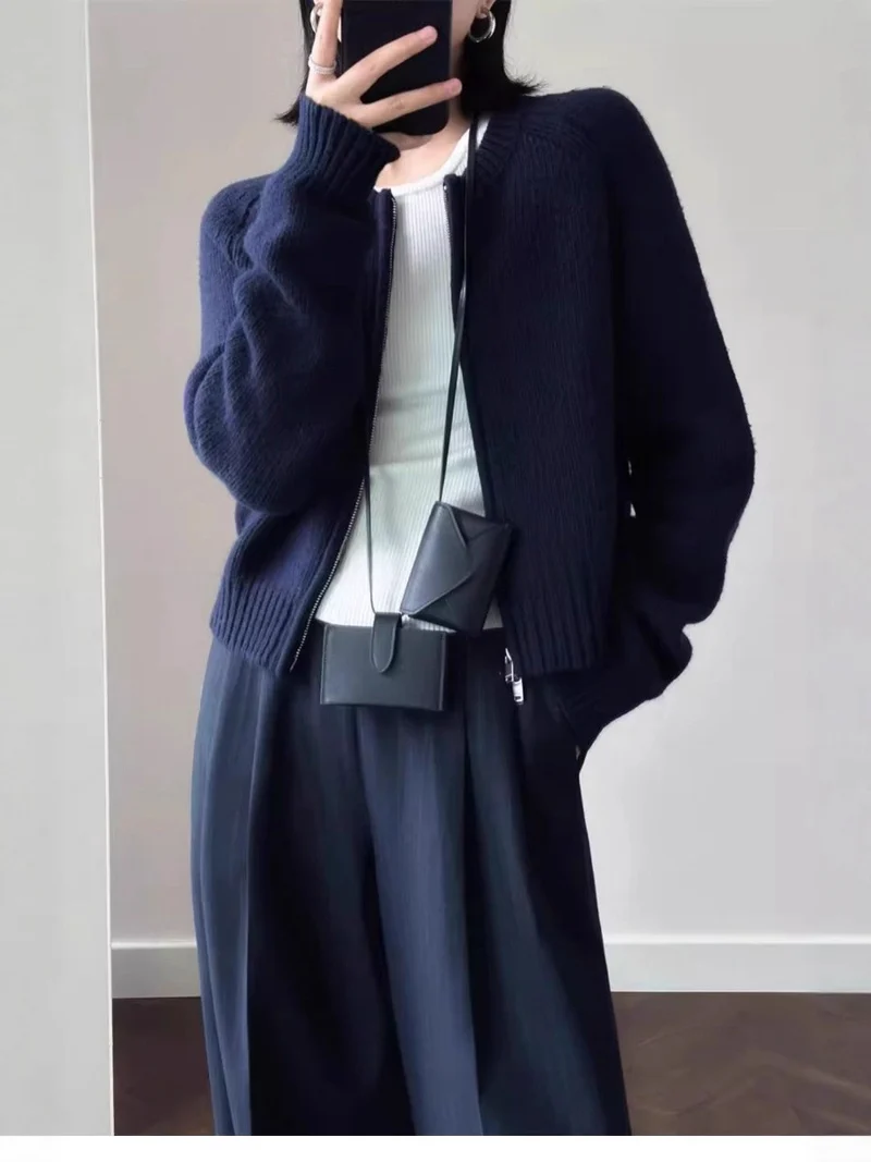 Damen Kurzjacke aus softem Feinstrick mit durchgehendem Reißverschluss und geripptem Saum Nord Taschen