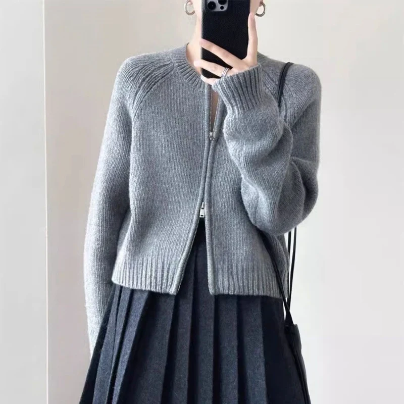 Damen Kurzjacke aus softem Feinstrick mit durchgehendem Reißverschluss und geripptem Saum Nord Taschen