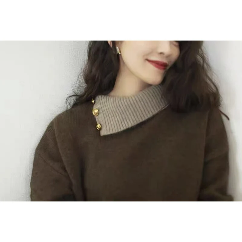 Damen Kurzgeschnitteter Pullover mit asymmetrischem Knopf‑Mockneck und Ballonärmeln Nord Taschen