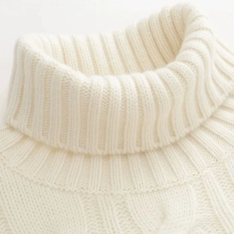 Damen Kurzgeschnittener Zopfmuster‑Turtleneckpullover mit kastiger Silhouette Nord Taschen