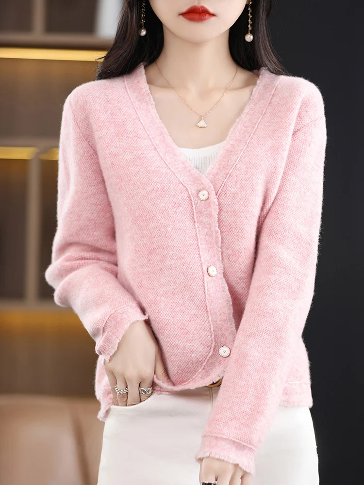 Damen Kurzgeschnittener V‑Ausschnitt‑Cardigan mit feinem Flor und Perlmuttknöpfen Nord Taschen