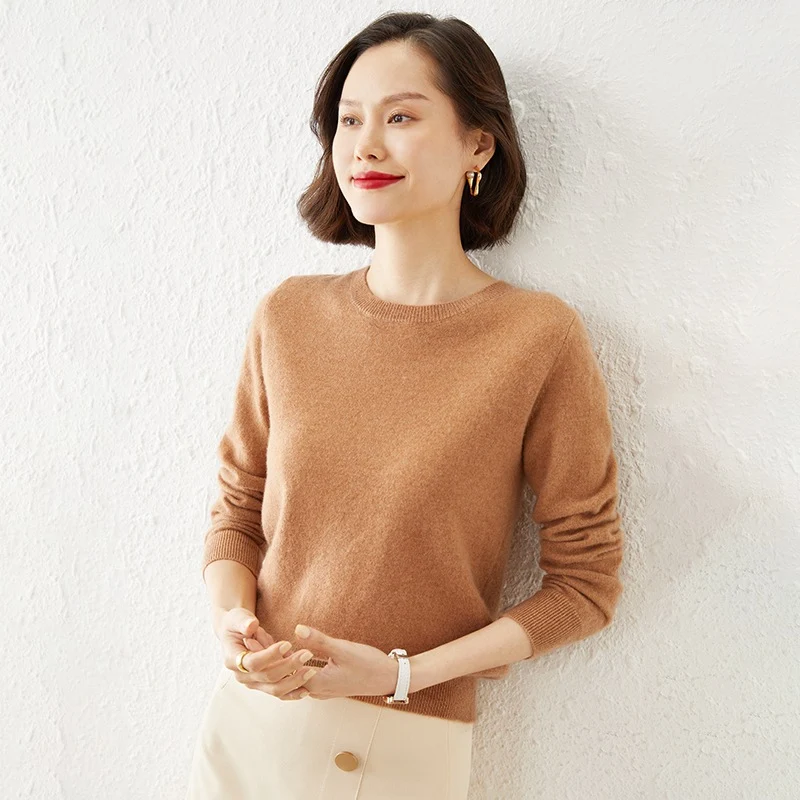 Damen Kurzgeschnittener Feinstrickpullover mit Rundhalsausschnitt und geripptem Bund Nord Taschen