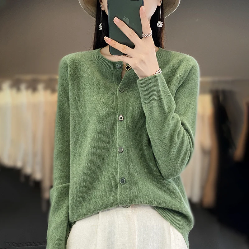 Damen Kurzgeschnittener Cardigan in Mohair‑Optik mit Rundhalsausschnitt und Perlmuttknöpfen Nord Taschen