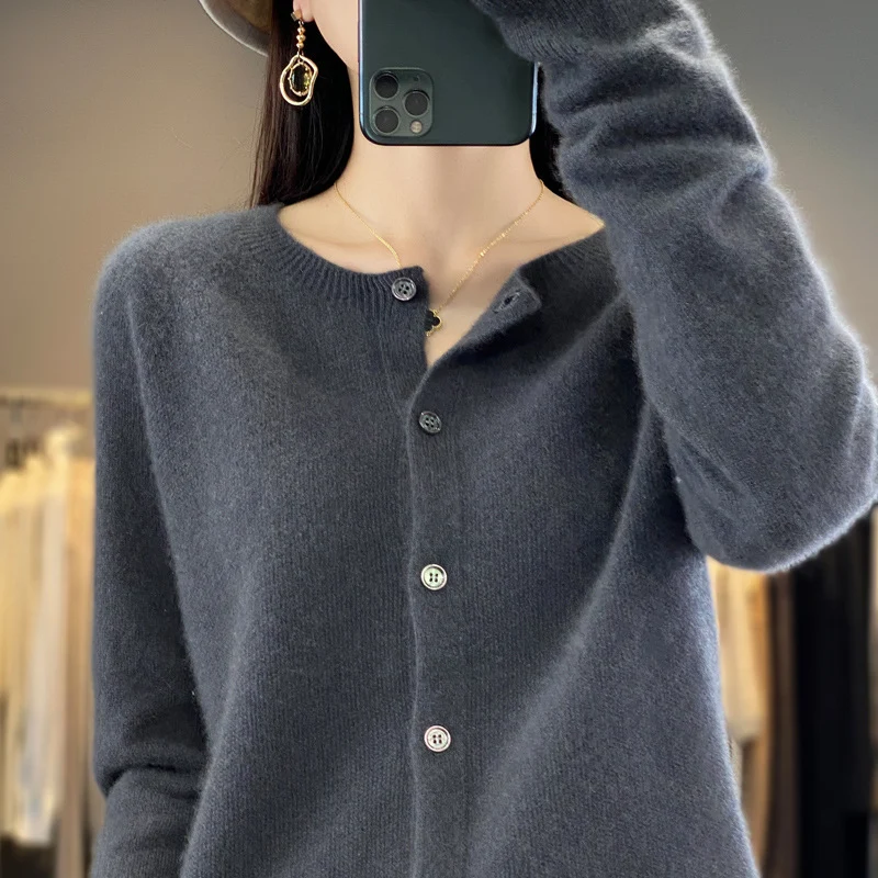 Damen Kurzgeschnittener Cardigan in Mohair‑Optik mit Rundhalsausschnitt und Perlmuttknöpfen Nord Taschen