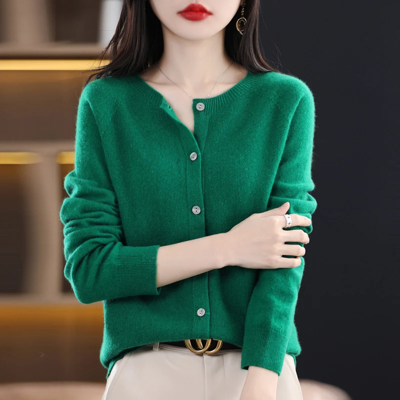 Damen Kurzgeschnittener Cardigan in Mohair‑Optik mit Rundhalsausschnitt und Perlmuttknöpfen Nord Taschen