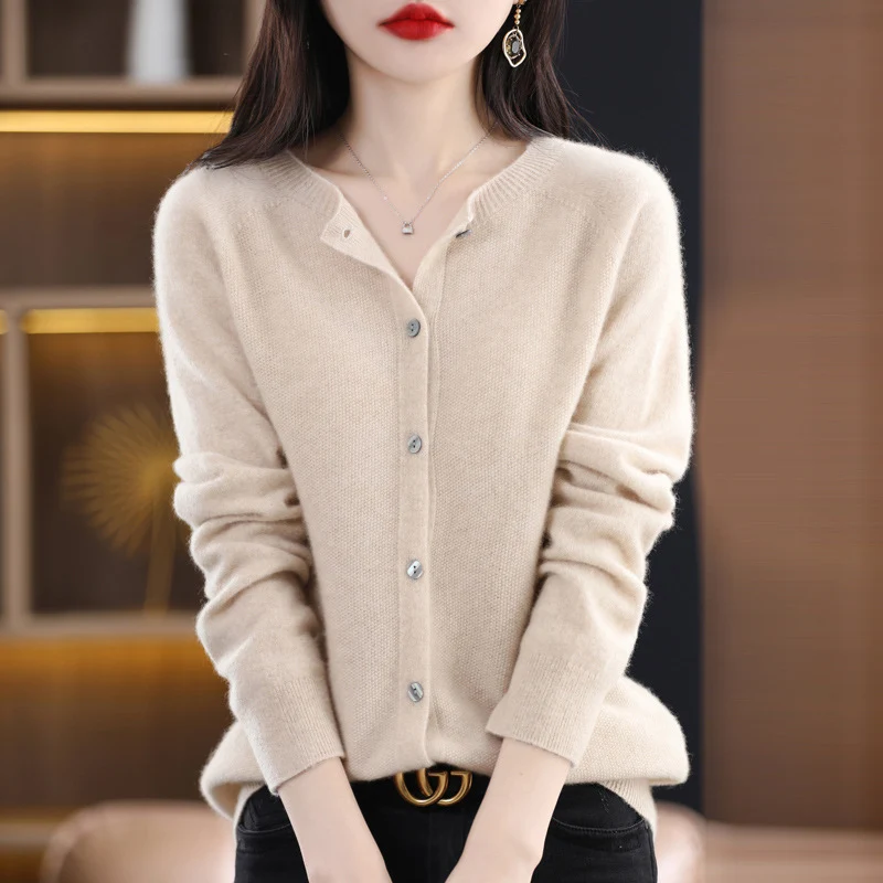 Damen Kurzgeschnittener Cardigan in Mohair‑Optik mit Rundhalsausschnitt und Perlmuttknöpfen Nord Taschen