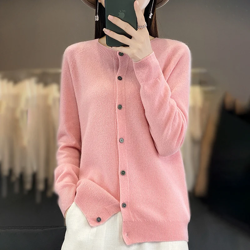 Damen Kurzgeschnittener Cardigan in Mohair‑Optik mit Rundhalsausschnitt und Perlmuttknöpfen Nord Taschen