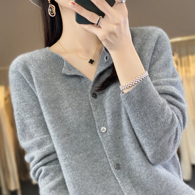 Damen Kurzgeschnittener Cardigan in Mohair‑Optik mit Rundhalsausschnitt und Perlmuttknöpfen Nord Taschen