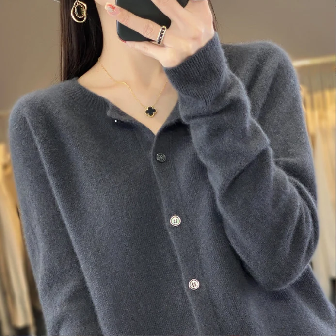 Damen Kurzgeschnittener Cardigan in Mohair‑Optik mit Rundhalsausschnitt und Perlmuttknöpfen Nord Taschen