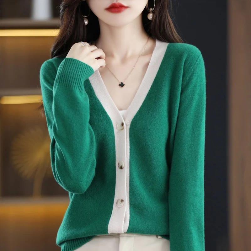 Damen Kontrastbesetzter V‑Neck-Feinstrickcardigan mit Perlmuttknöpfen Nord Taschen