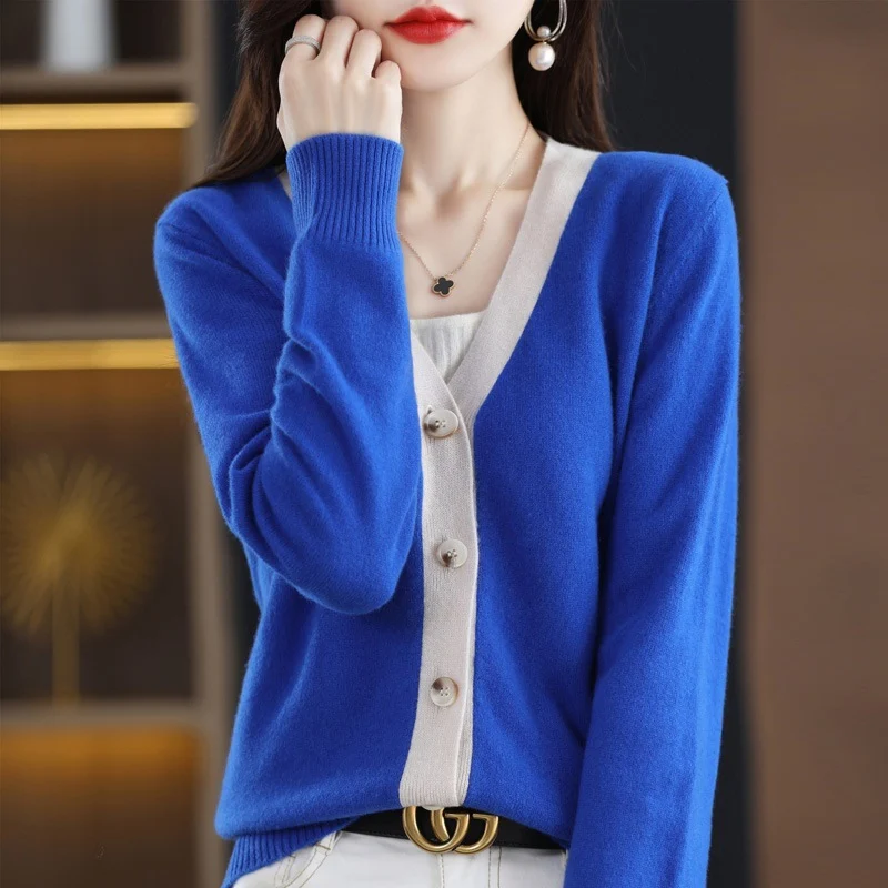 Damen Kontrastbesetzter V‑Neck-Feinstrickcardigan mit Perlmuttknöpfen Nord Taschen