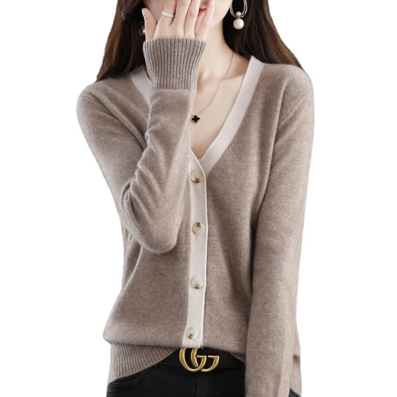 Damen Kontrastbesetzter V‑Neck-Feinstrickcardigan mit Perlmuttknöpfen Nord Taschen