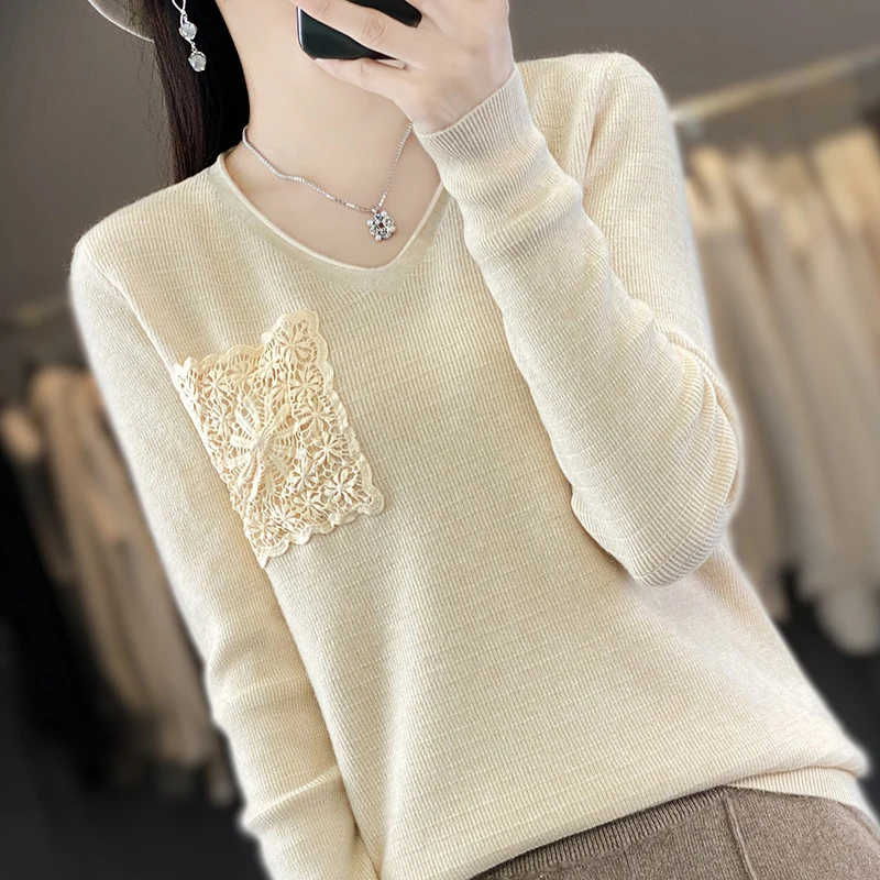 Damen Kaschmir‑Optik V‑Ausschnittpullover mit floraler Häkelapplikation Nord Taschen