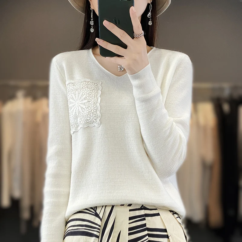 Damen Kaschmir‑Optik V‑Ausschnittpullover mit floraler Häkelapplikation Nord Taschen