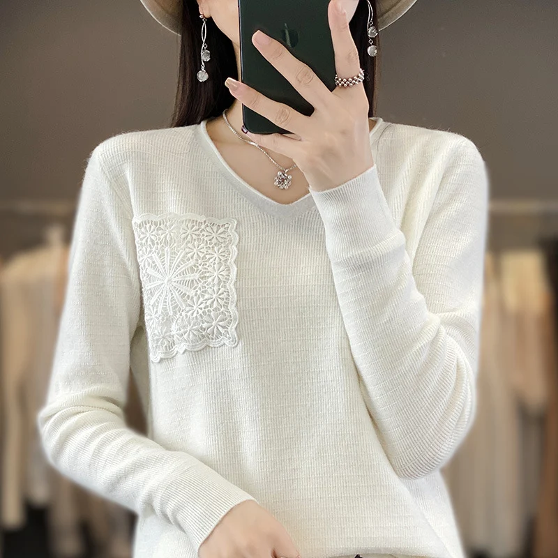 Damen Kaschmir‑Optik V‑Ausschnittpullover mit floraler Häkelapplikation Nord Taschen