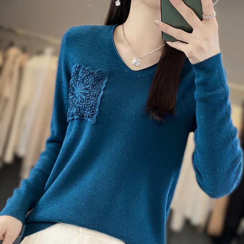 Damen Kaschmir‑Optik V‑Ausschnittpullover mit floraler Häkelapplikation Nord Taschen