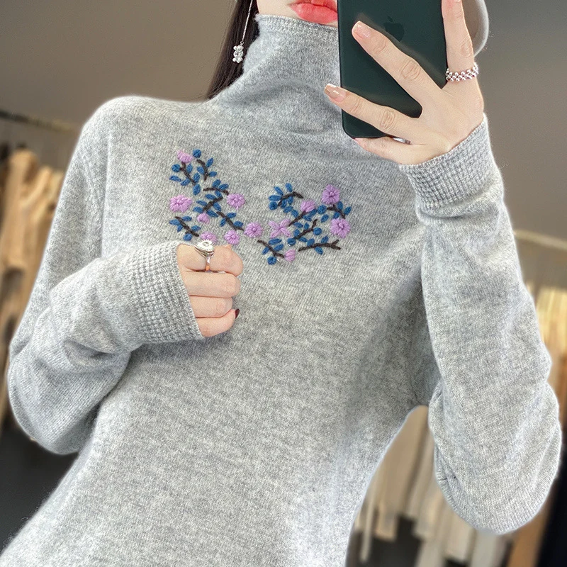 Damen Kaschmir‑Optik Rollkragenpullover mit zarter Blumenstickerei am Brustbereich Nord Taschen