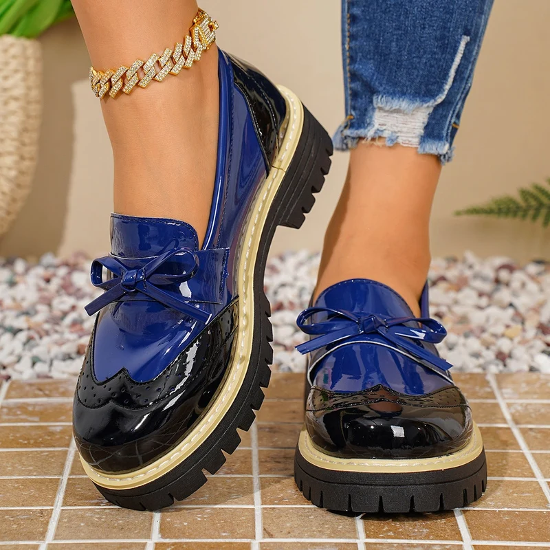 Damen Elegante Schnürschuhe mit hochglänzendem Obermaterial und modischem Kontrast