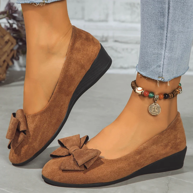 Damen elegante Wedge-Pantoletten mit überkreuzten Riemen und komfortablem Fußbett