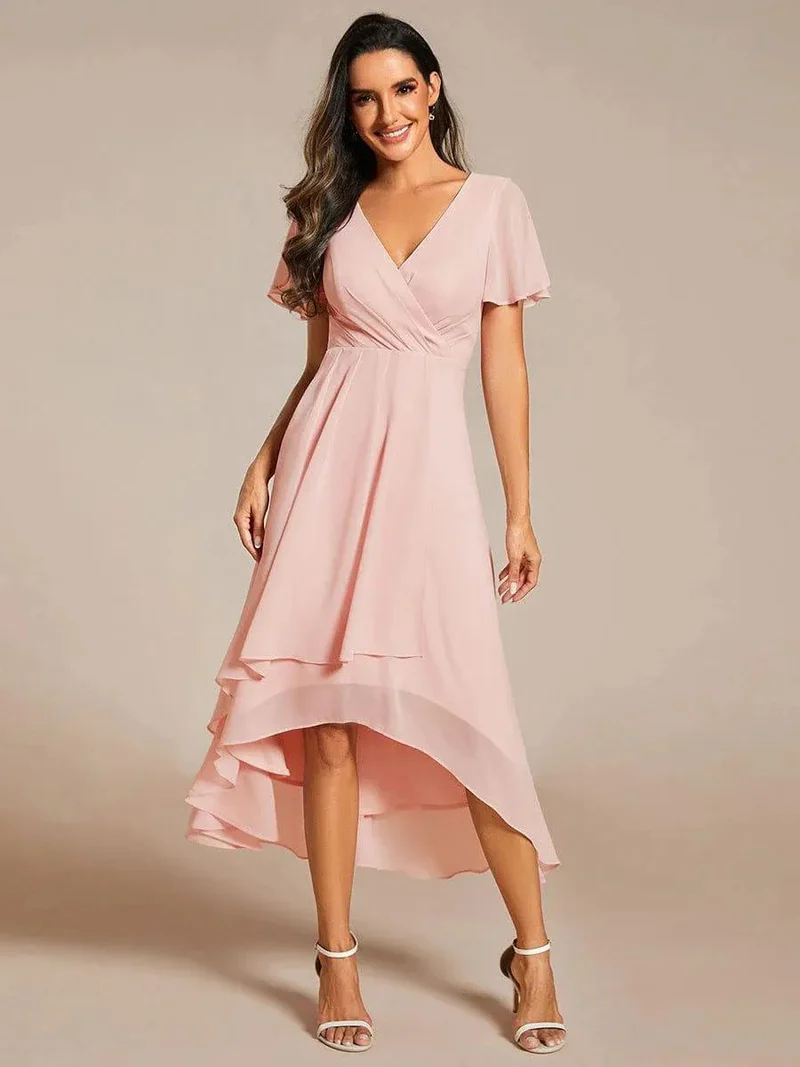 Damen elegantes Midikleid mit fließendem Stoff und asymmetrischen Ärmeln