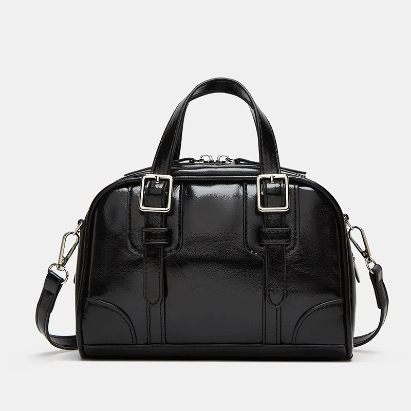 Damen Handtasche mit glänzender Oberflächenstruktur und elegantem Design Nord Taschen