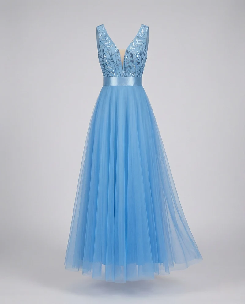 Abendkleid lang aus Tüll mit Stickerei