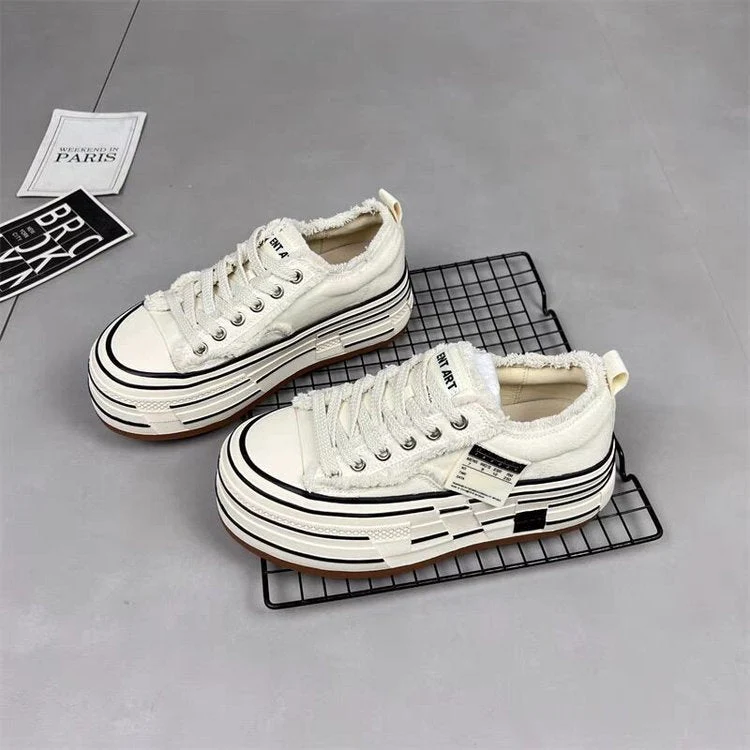 Damen modische Plateausneaker mit ausgefranstem Design und tiefem Profil