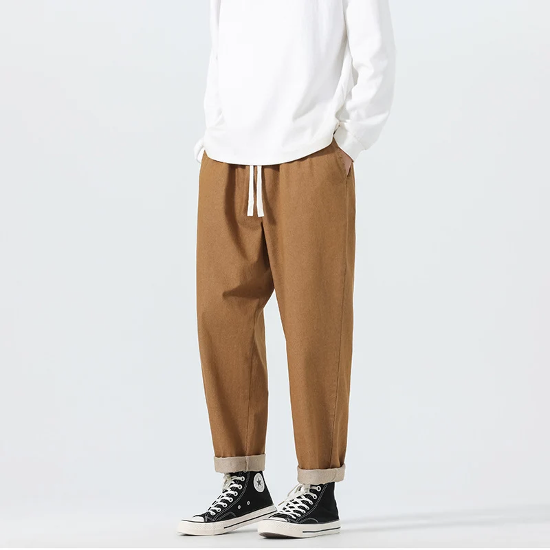 Herren Locker geschnittene Cropped-Denimhose mit Umschlag und Label-Patch Nord Taschen