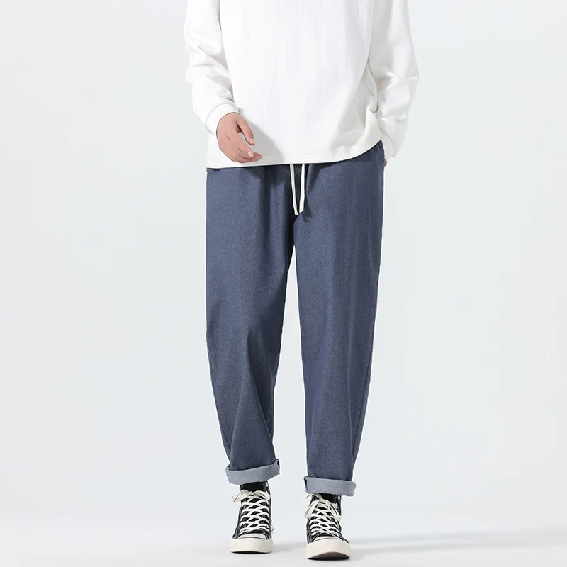 Herren Locker geschnittene Cropped-Denimhose mit Umschlag und Label-Patch Nord Taschen